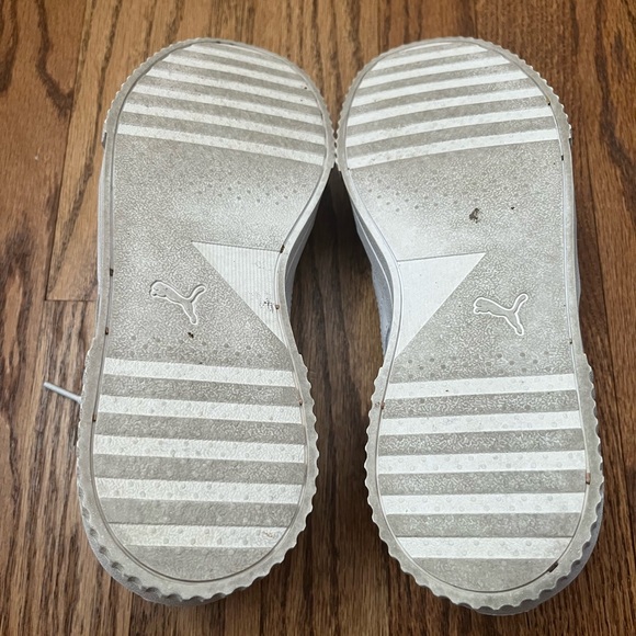 Size 9 Puma White Sneakers - Picture 10 of 10
